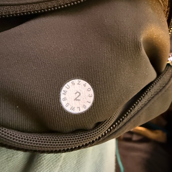 Lululemon Speed Up Tights with 28” inseam- Like New - Picture 3 of 5